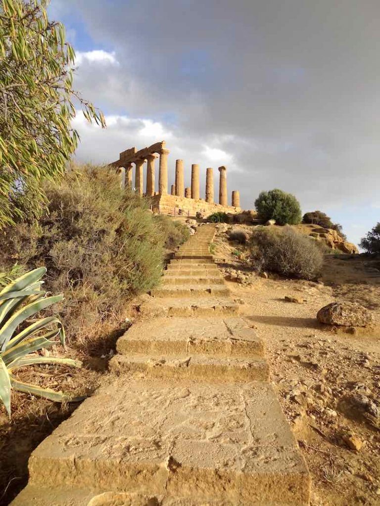 Minder druk bij de grote toeristische highlights: de Tempelvallei bij Agrigento