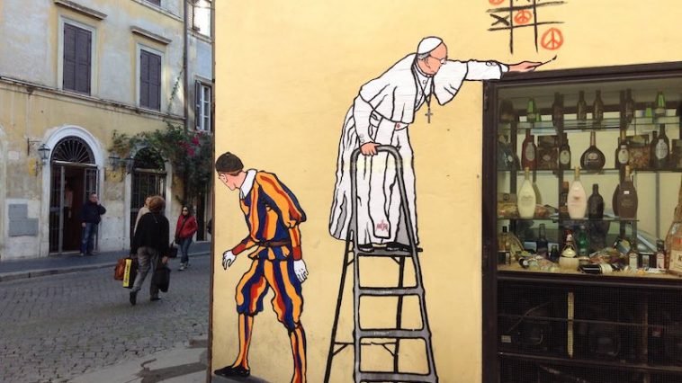 Weggehaalde Superpaus op keukentrapje van Mauro Pallotta