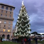 De herversierde kerstboom van Rome