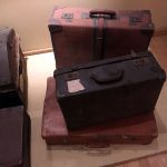 Koffers van vetrokken Italianen in het Migratiemuseum van Rome. Foto Rop Zoutberg