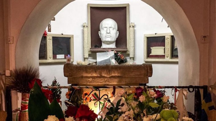 Graf van Mussolini in Predappio