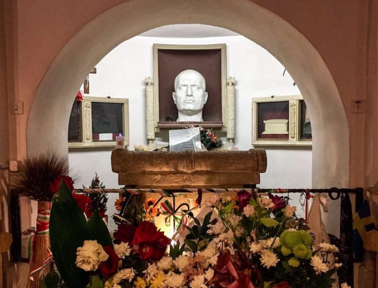 Graf van Mussolini in Predappio