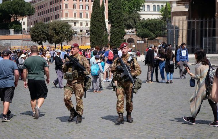 Paasfeest 2017 De veiligheidsoperatie rond Colosseum op Goede Vrijdag