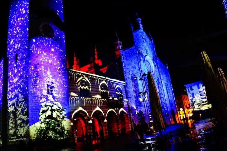 De Duomo van Como in kerstsferen