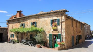 Het Italiaanse dorp als centrum van de wereld