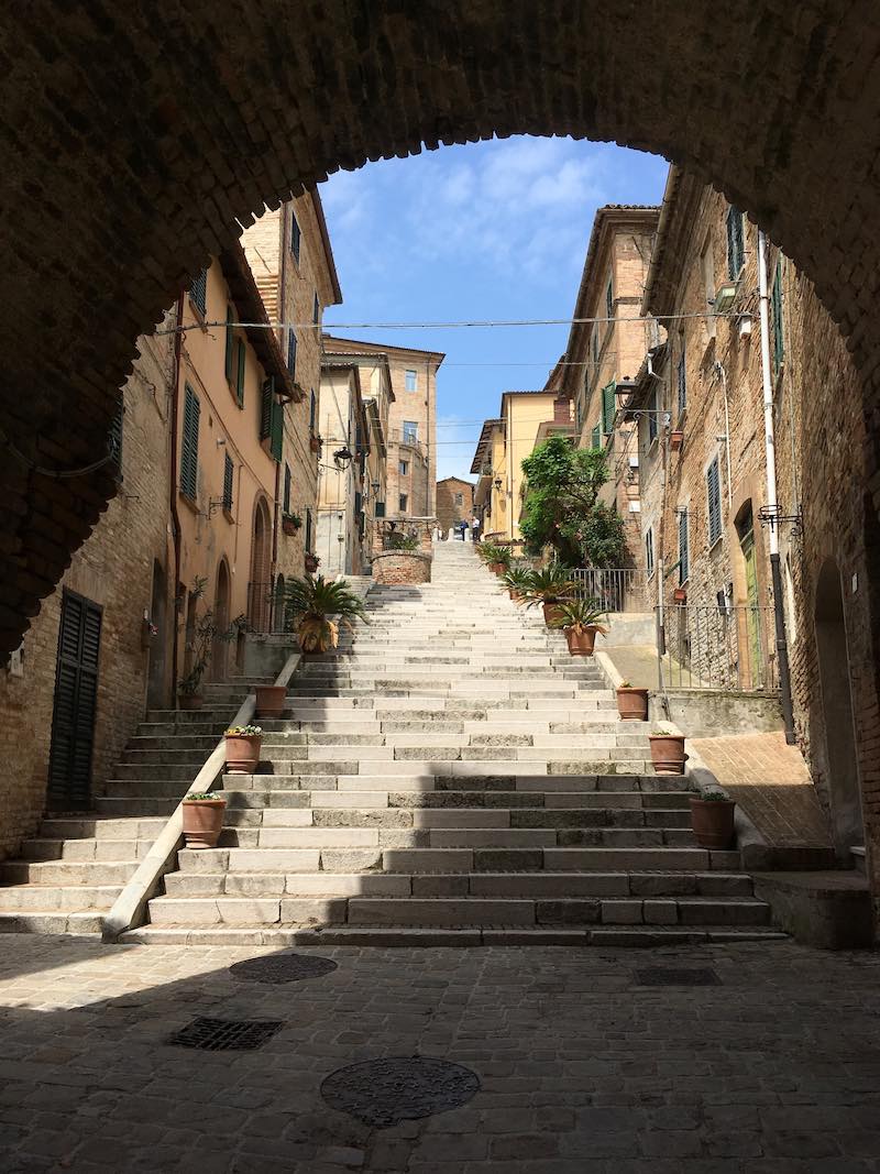 Via La Piaggia, de trap van Corinaldo