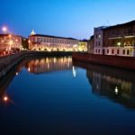 Senigallia bij avond aan de Misa-rivier