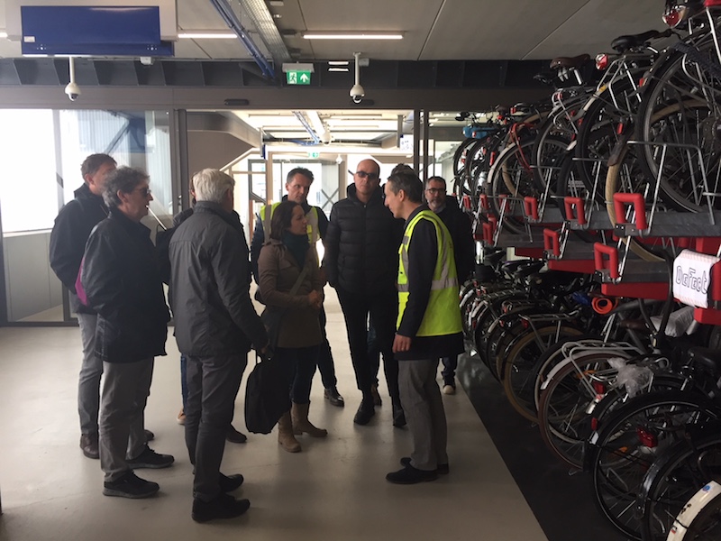 Bestuderen fietsenstallingen buiten en onder CS Utrecht 2