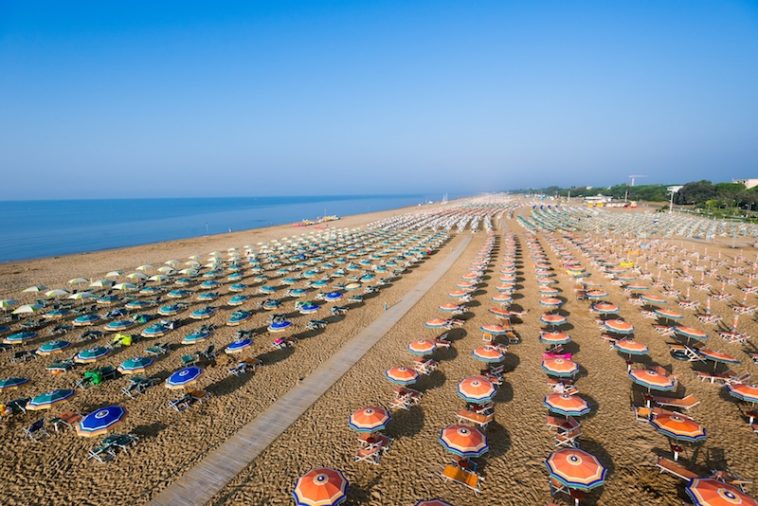 Het strand van Bibione aan de Venetiaanse Rivièra