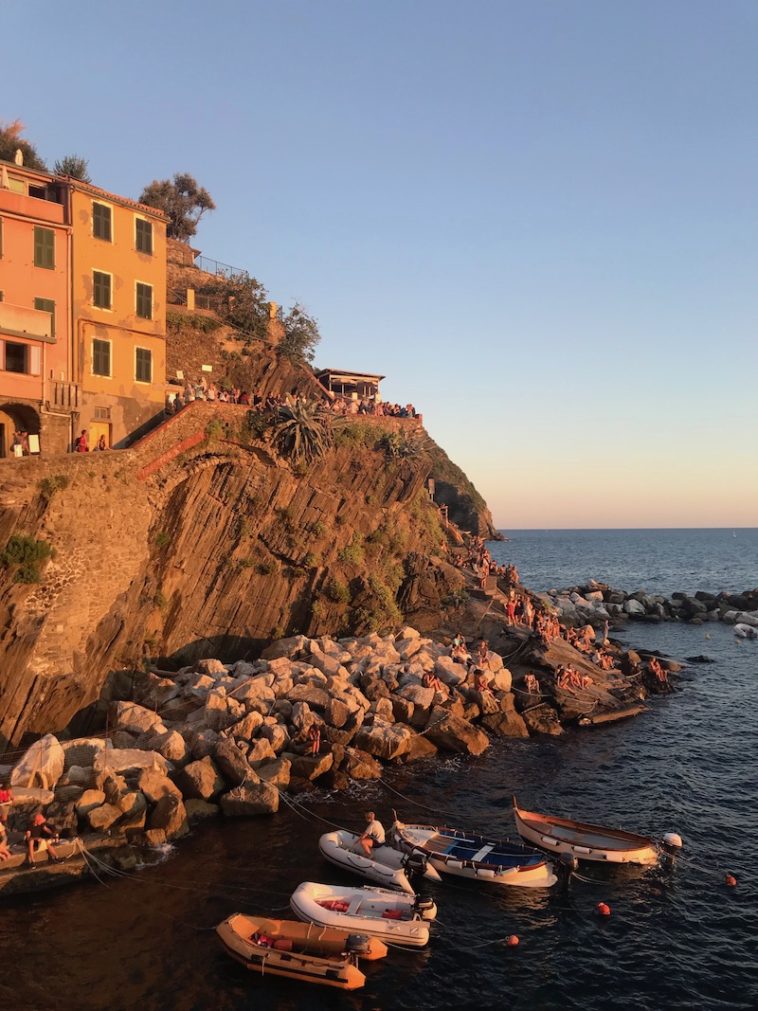 Zonsondergang in Riomaggiore, een van de dorpjes van de Cinque Terre