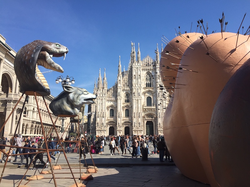 De reuzenfauteuil van Gaetano Pesce voor de Milan Design Week 2019