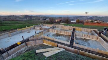 fundamenten nieuw huis in Italiaanse heuvels