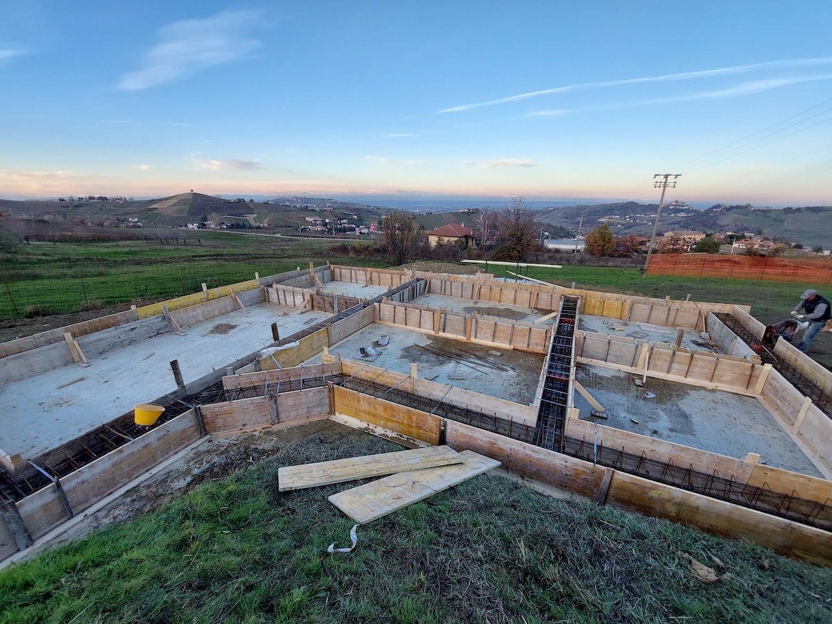 fundamenten nieuw huis in Italiaanse heuvels