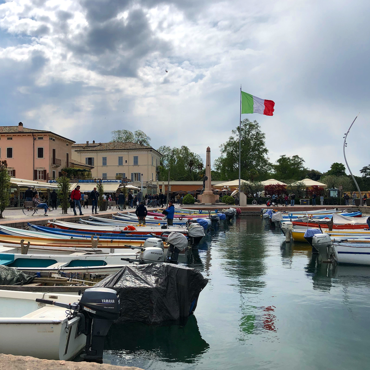 rent a motorboat at Lake Garda