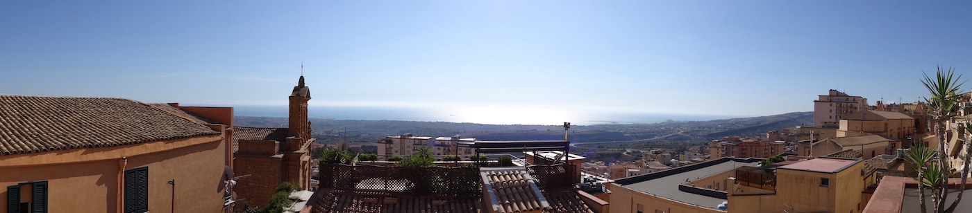 uitzicht vanaf Agrigento op zee