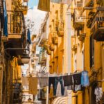 Bekend straatbeeld met schone was in Napels