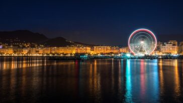 Salerno bij nacht