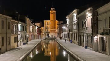 Comacchio by night