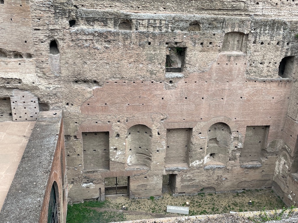 Het interieur van de Domus Tiberiana