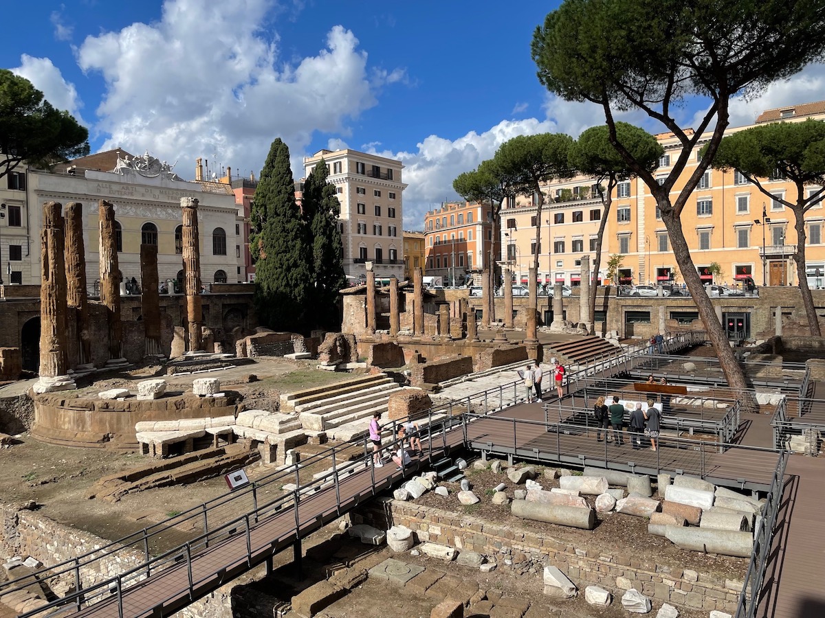 Zicht op de Area Sacra in Rome, die nu geopend is voor het publiek (foto's: Aarte Heering)