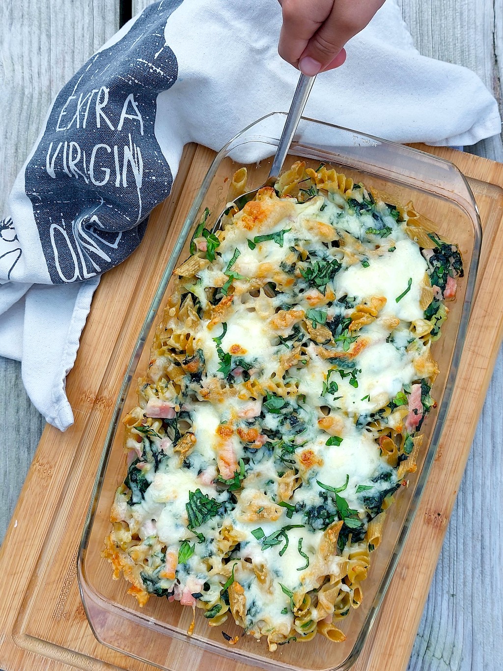Hier smult het hele gezin van: pasta-ovenschotel met spinazie