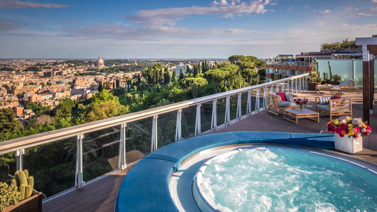 Op zoek naar een luxe hotel met dakterras en zwembad in Rome? Dit zijn de beste