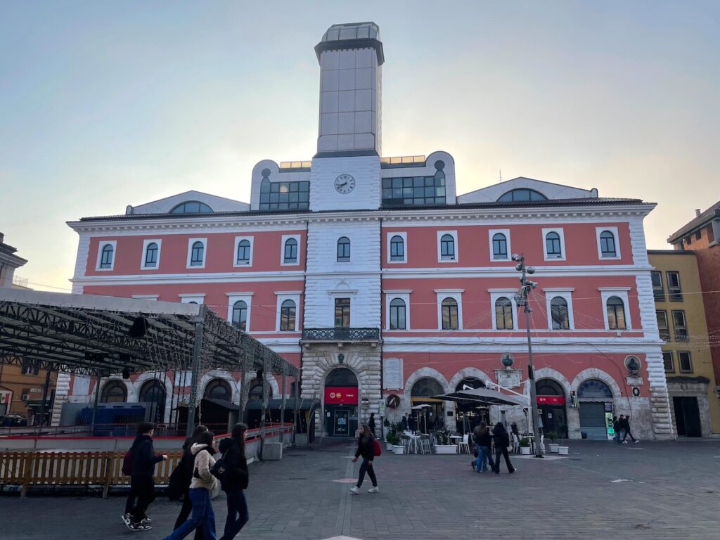 Het futuristisch aandoende voormalige gemeentehuis van Terni