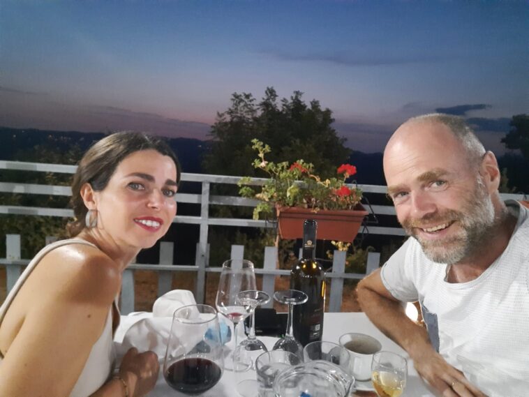 Knoop doorgehakt! Ilaria en Jasper op de dag dat ze besloten de camping te kopen