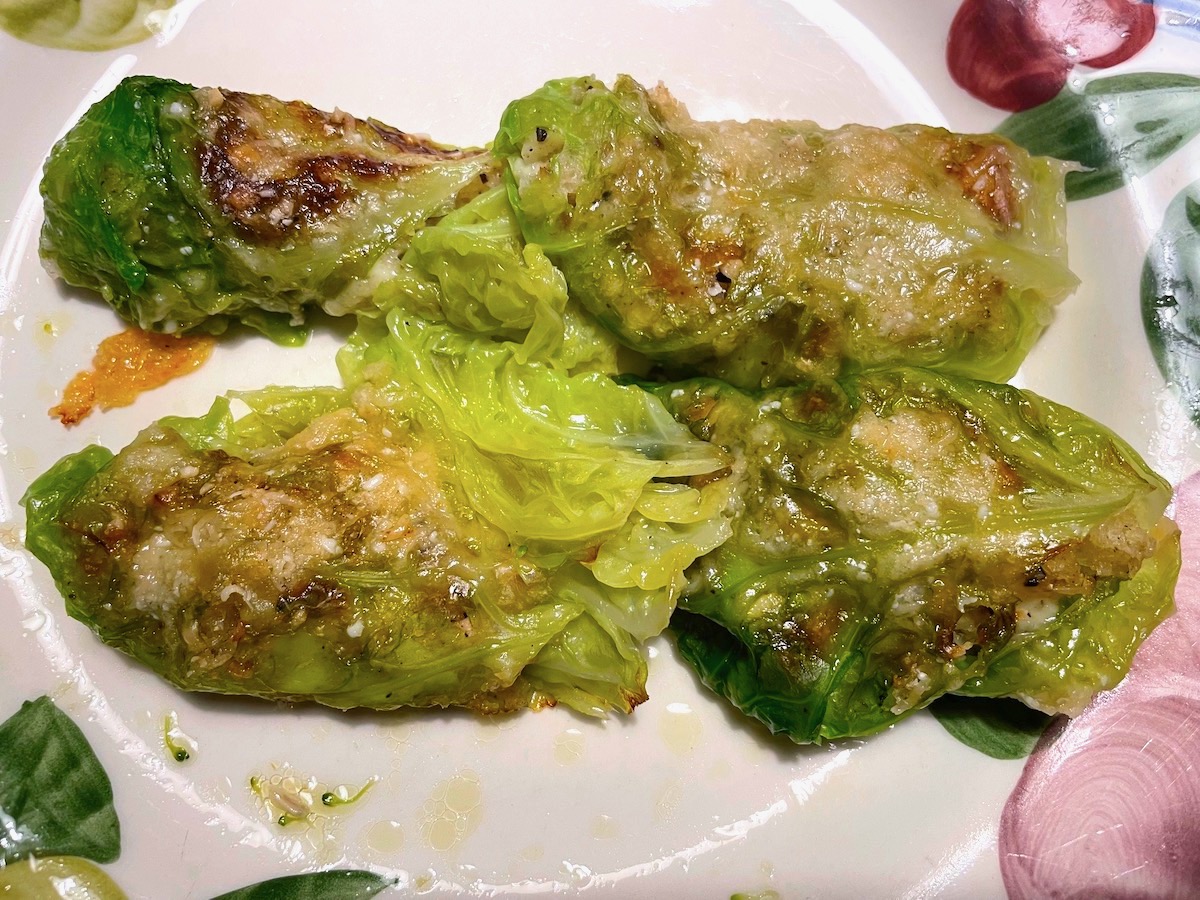 Gevulde koolrolletjes op z'n Italiaans