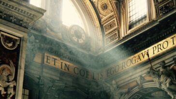 De Sint-Pietersbasiliek in het Vaticaan heeft er nog geen last van, maar elders in Italië lopen de kerken in rap tempo leeg