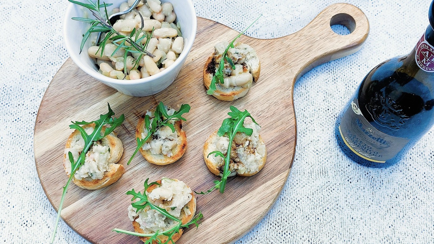 Een makkelijk recept voor antipasti: crostini met cannellinibone
