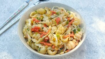 71 Pastasalade met gerookte zalm en venkel