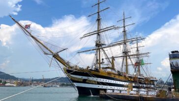 Amerigo Vespucci in de haven van La Spezia