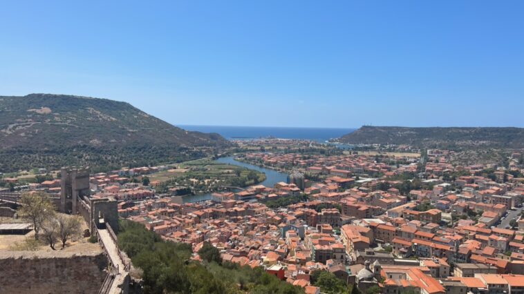Uitzicht vanaf het kasteel van Bosa over de rivier de Temo