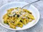 Pasta met courgette en kikkerwten
