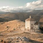 Santa Maria della Pietà, gelegen in de buurt van het kasteel Rocca Calascio in de Italiaanse regio Abruzzo