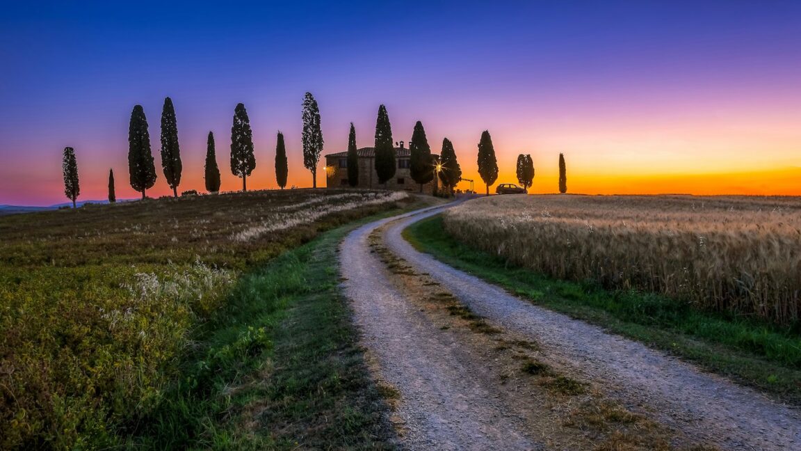 Val d'Orcia, een van die schitterende plekken die je tijdens een roadtrip door Midden-Italië aan kunt doen