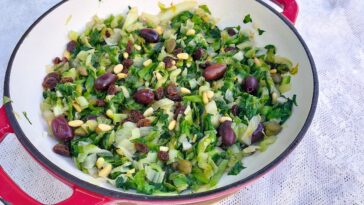 Andijvie, kappertjes, olijven, rozijnen: een heerlijk en gezond mediterraan bijgerecht