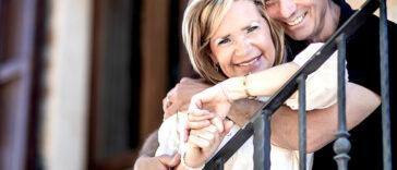 Gonnie en Jurgen voor La Vecchia Scuola op de trap