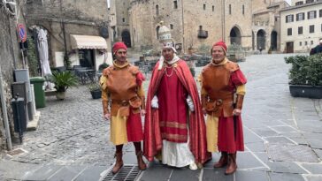 De reis begint in Anagni, dat bekend staat als ‘de stad van de pausen’