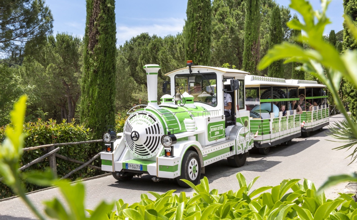 treintje op norcenni vakantiepark toscane