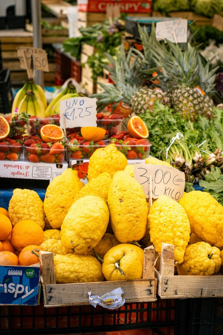 Marktkraam met fruit in Catania