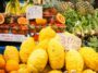 Marktkraam met fruit in Catania