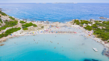 Het strand van Punta Molentis op Sardinië