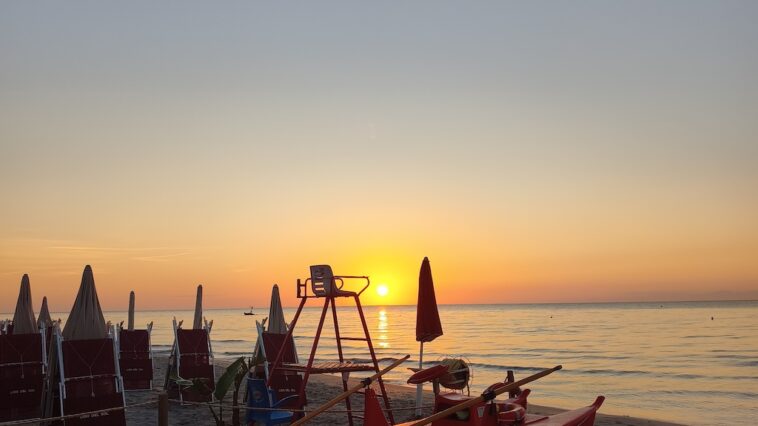 Zonsondergang aan zee in de Salento