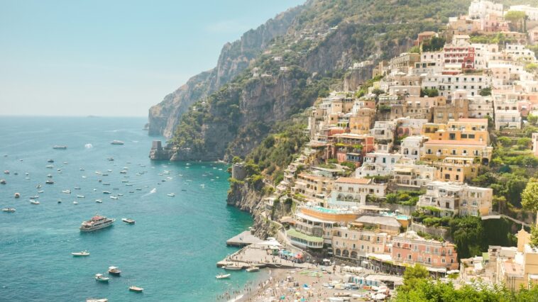 Spiaggia Grande bij Positano, een van de mooiste stranden aan de Amalfikust