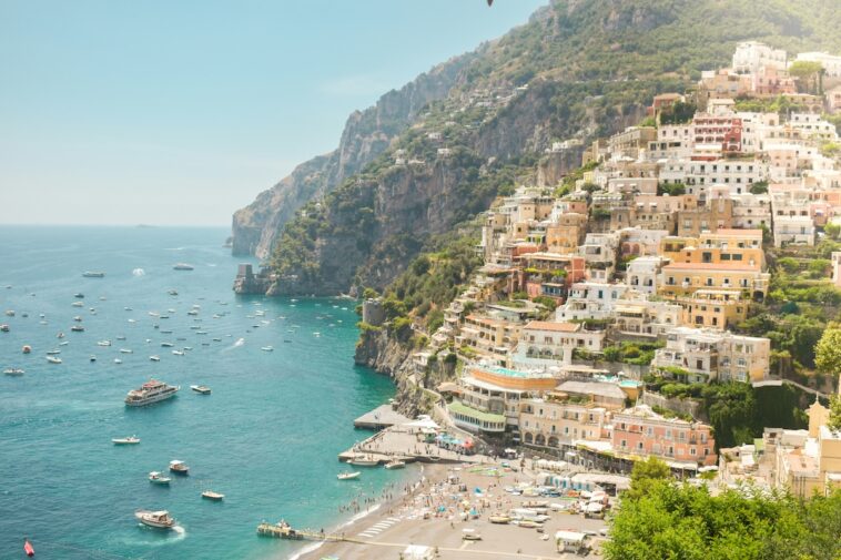 Spiaggia Grande bij Positano, een van de mooiste stranden aan de Amalfikust